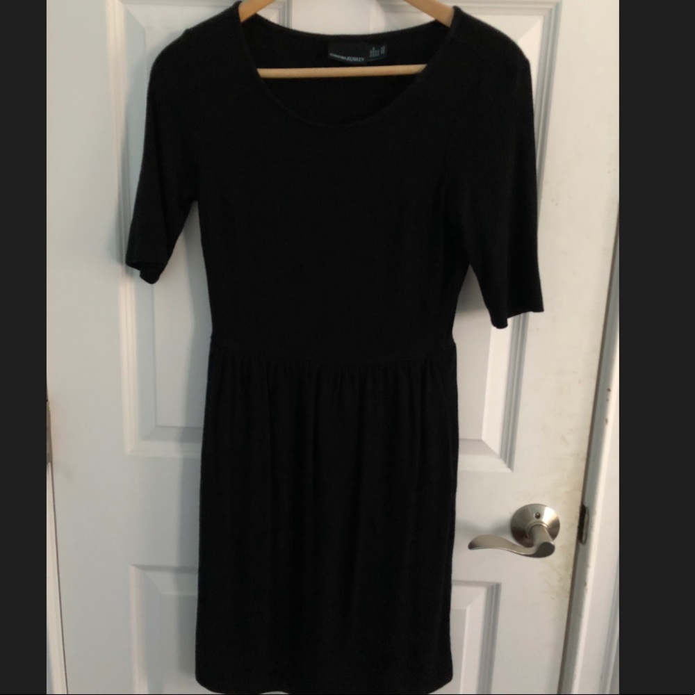 Simple Black Cynthia Rowley Dress with Pockets! 🖤
